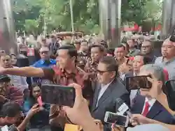Momen Hasto Tiba di Gedung KPK dan Diperiksa Sebagai Tersangka