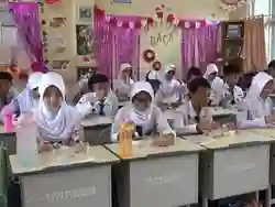 Tak Lagi Tahu-Tempe, Kini Tersedia Menu Ayam Bergizi Gratis di Palembang